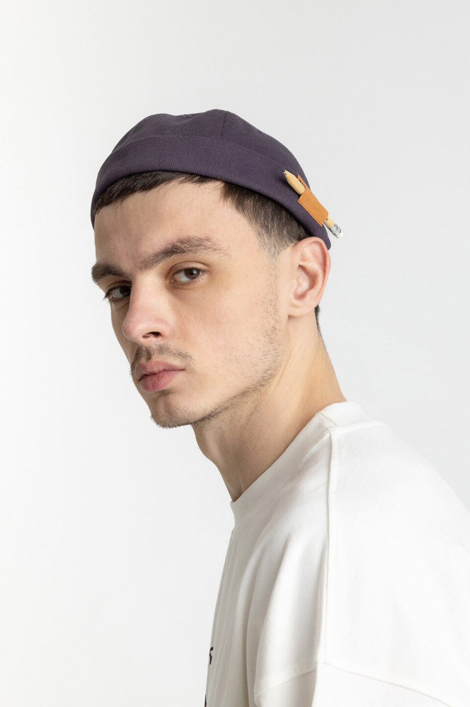 ''Pencil'' Docker, Grey